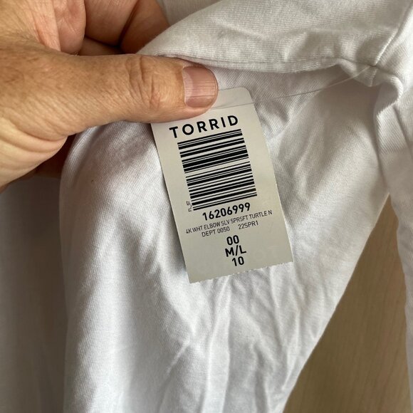 New Torrid Super Soft Knits White Turtleneck Tee 3/4 Sleeve Sz 00 NWT - Picture 7 of 7